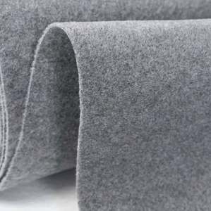 Tissu polaire gris 58/60 pouces de large 280 GSM brossé suédé non tissé 100% polyester imperméable à l'huile et à l'eau écologique laminé PVC - Product Image 1