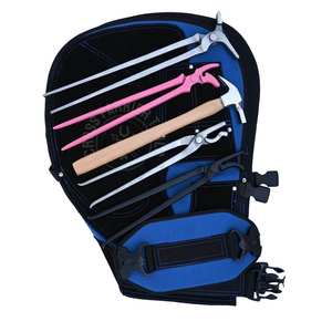 Kit d'outils professionnels pour fermeur de chevaux : Marteau à clous, Écarteur de sabots, Tabliers en cuir, Tablier réglable, Ensemble de crochets courbes et crochets crocodile - Product Image 1