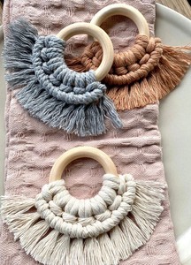 Anillo para Servilletas de Macramé Hecho a Mano |   Soporte de Madera, Decoración Boho para Mesa - Product Image 2