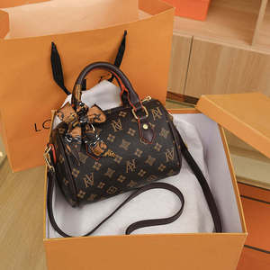 Sac Boston de luxe de marque de créateur, classique, rétro, haut de gamme, sac bandoulière imprimé avec fermeture éclair, sac à main classique à une épaule - Product Image 1