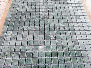 กระเบื้องโมเสคหินอ่อนอินเดียสีเขียวขนาด 300x300 มม. ขัดเงา สวยงาม เหมาะสำหรับตกแต่งผนังห้องครัวโรงแรม ผนังห้องน้ำ และปูพื้น - Product Image 3