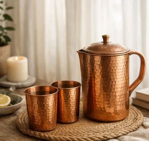 Ensemble de carafes en cuivre pour une présentation élégante lors des repas, service de boissons en métal avec verres, durable et réutilisable pour la cuisine et la salle à manger. - Product Image 2