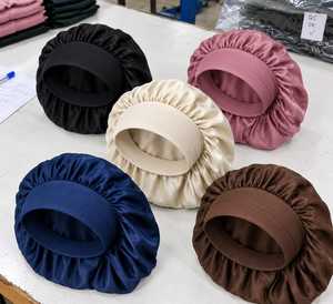 Bonnets en satin avec large bande élastique, doux et soyeux, pour dormir, couleur personnalisée disponible - Product Image 1