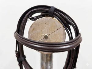 Bridon d'équitation anglais en cuir noir de qualité supérieure avec frontal et muserolle rembourrés pour l'équitation - Product Image 4
