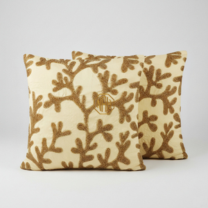 Funda de Cojín Noorims Akbar Handicrafts con Estampado de Hojas de Arce y Bordado de Cuentas, Hecha a Mano, Moderna, 100% Poliéster, para Otoño - Product Image 1