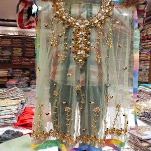 Robes en organza de soie brodées à la main avec des travaux de tilla, gota et dabka - Style traditionnel arabe modeste pour musulmanes - Couleur personnalisée AF - Product Image 3