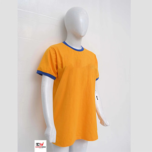 Camiseta informal unisex básica de cuello redondo color amarillo mostaza para uso diario, con apariencia de tela de algodón suave. - Product Image 4