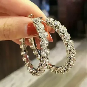 Hermosos pendientes de aro con diamantes naturales de corte redondo para novia, oro blanco de 14k - Product Image 5