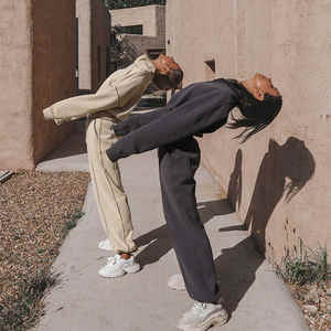 Conjunto Deportivo de 2 Piezas para Mujer, Sudadera con Cuello Redondo y Logotipo Personalizado, Estilo Casual para Otoño - Product Image 2