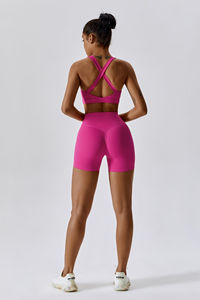Sujetador deportivo ligero y sencillo de color magenta con diseño de espalda cruzada, transpirable y elástico, de alta calidad para gimnasio de mujer, venta al por mayor y personalizado. - Product Image 2