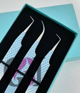 Pince à épiler de précision en acier inoxydable 90/Courbe/bleu ciel, finition poudrée/lisse, pointe en fibre, avec motif ours en peluche découpé - Product Image 3