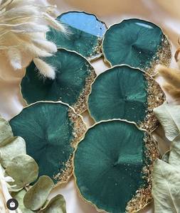 Sous-verres en résine d'agate verte faits à la main, forme irrégulière, style bohème, avec bord doré, décoration de table, sous-verres en résine - Product Image 1