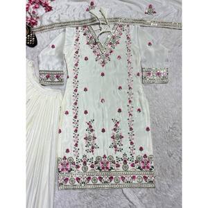 Ensemble de costume pour femmes de créateur avec broderie et travail de séquence de codage - Product Image 3