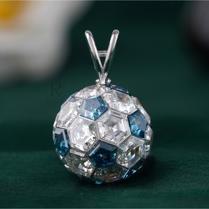 Colgante de Oro Blanco de 14K con Diamante Cultivado en Laboratorio de 8.50 CT VVS1, Corte Hexagonal, Forma de Número/Letra, Certificado GIA IGI, Oro Sólido de 14K - Product Image 3