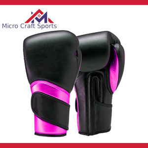 Gants de boxe MMA professionnels en cuir PU avec logo personnalisé pour la fermeture, équipement de boxe fabriqué à Sialkot, Pakistan - Product Image 5