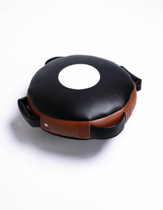 Protège-tibias de Muay Thai en cuir de vachette de qualité supérieure |   Cibles de protection professionnelles pour mollets de boxe MMA |   Arts martiaux de haute intensité - Product Image 4