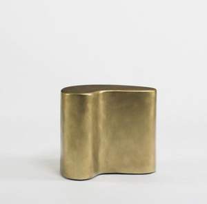 Mesa Auxiliar Redonda Clásica de Metal con Encanto Vintage y Patas Resistentes, Perfecta para Decoración de Salón, Oficina o Recepción - Product Image 3