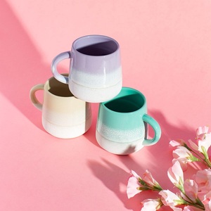 Taza de Cerámica Moderna con Base Texturizada de Doble Tono y Asa Sólida, Diseño que Conserva el Calor para un Toque Contemporáneo en la Vajilla - Product Image 4