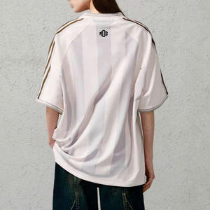 Maillot de football américain tendance 2026 pour femme, coupe oversize à rayures, léger et respirant en polyester, haut de sport décontracté, marque privée OEM - Product Image 6