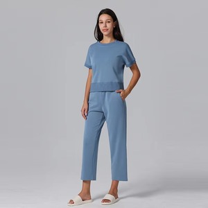 Camiseta de punto azul de manga corta con cuello redondo para mujer, corte crop, ajuste holgado, color liso, transpirable, de algodón y elastano - Product Image 1
