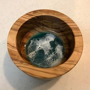 Tazón híbrido de resina y madera, hecho a mano, para servir frutas, con textura de grano natural, decorativo, centro de mesa para el hogar. - Product Image 2