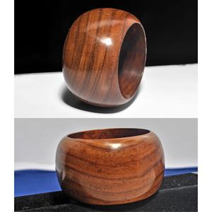 Brazalete Artesanal de Madera Sisso, Joyería Tropicalia Woodland, Acabado Hexagonal y Diseños Incrustados, Pulido Satinado, Joyería Artesanal - Product Image 6