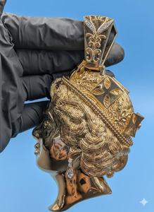 Colgante Reina Isabel con Moissanita VVS, estilo Iced Out, Hip Hop, de Plata 925 Bañada en Oro, que pasa la prueba del detector. - Product Image 4