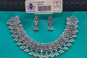 Collier ras-de-cou en argent avec motifs goutte d'eau et circulaires, perles pendantes et boucles d'oreilles assorties pour les occasions ethniques et festives - Product Image 3