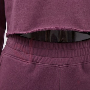 Ensemble de yoga 2 pièces pour femmes, haut court à manches longues côtelé violet, short taille haute - Product Image 5