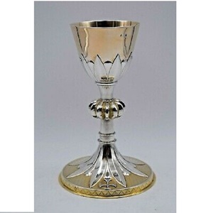 ถ้วยศักดิ์สิทธิ์ทรงสวยงาม สีทองเหลืองเงางาม สามารถปรับแต่งด้วยลายสลักได้ ถ้วยศักดิ์สิทธิ์ทำด้วยมือจากทองเหลืองคุณภาพสูงสำหรับโบสถ์ - Product Image 1