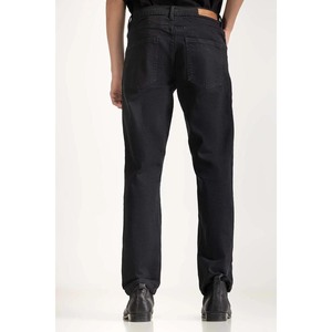 Fabricant de jeans en denim de qualité, produisant des coupes droites avec des tissus respirants, des lavages délavés tendance pour l'hiver, l'automne et le printemps - Product Image 2