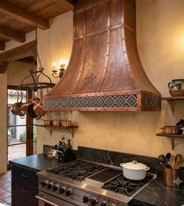 Hotte de cuisine de luxe en cuivre de designer, avec une construction artisanale durable, pour l'aménagement intérieur résidentiel moderne - Product Image 5