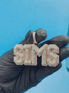 จี้ฮิปฮอปแบบสองสีสั่งทำพิเศษประดับเพชรโมอิสซาไนต์ VVS เงินแท้ 925 พร้อมจี้ตัวอักษรชื่อสำหรับเป็นของขวัญวันเกิด - Product Image 2