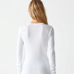 Camiseta Blanca Lisa Personalizada 100% Algodón OEM, Cuello Redondo, Manga Larga, Color Sólido Básico, Camiseta Blanca Lisa para Mujer - Product Image 3
