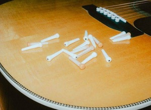Pernos de Puente para Guitarra de Hueso de Búfalo 100% Hechos a Mano, Estilo Rústico Moderno y Ecológico de ILAHI, Arte Folclórico de Alta Calidad Uttar - Product Image 6
