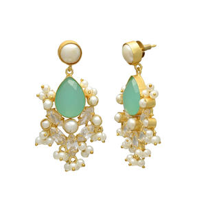 Boucles d'oreilles pendantes pour femme en laiton plaqué or 24 carats, style vintage chrétien, avec perles d'eau douce et chalcédoine aqua, pour mariage - Product Image 2