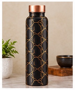 Botella de Agua de Cobre Hecha a Mano con Patrón Grabado de Montaña, Bosque y Lago, Portátil para Bebidas al Aire Libre - Product Image 3