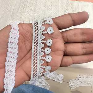 ผ้าปักลายดอกไม้ โพลีเอสเตอร์/คอตตอนนำเข้า คุณภาพดี ทนทาน ลายสวยหรู เป็นมิตรต่อสิ่งแวดล้อม - Product Image 1