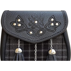Sacoche Sporran en Cuir Noir Premium et Tartan avec Rabat Brodé Celtique Clouté et Trois Pompons – Accessoire Traditionnel pour Kilt Écossais - Product Image 4