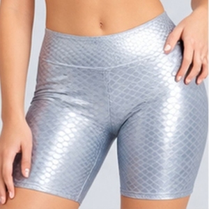 Shorts adhérents pour femmes, pour l'entraînement au pole dance, avec matière extensible douce, maintien sûr des jambes, coupe confortable et flexible. - Product Image 1