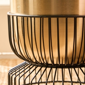 Pot de fleurs décoratif en métal brossé avec support en cage métallique noire pour l'esthétique du salon, de la chambre et du bureau - Product Image 4