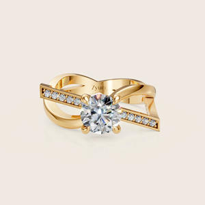 Bague de luxe torsadée sertie de diamants – Bijoux de mariée d'inspiration vintage avec diamants pavés pour femme - Product Image 1