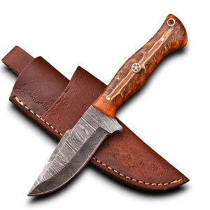 มีดแค้มปิ้งเหล็กดามัสกัสขายดี ด้ามจับรูปทรงกรวยสน พร้อมปลอกหนัง รับผลิตตามแบบ OEM/ODM คุณภาพระดับอุตสาหกรรม - Product Image 1