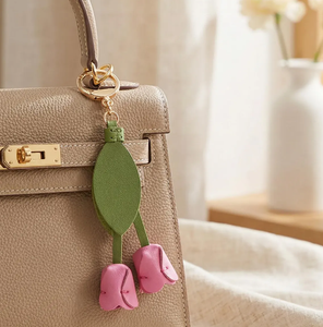Porte-clés en cuir fait main en forme de tulipe, breloque de sac personnalisable avec nom, cadeau mignon pour l'école, cadeau d'amitié pour les mères - Product Image 4