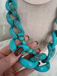 Collier à maillons épais en résine, imitation turquoise et jade, collier statement marbré pour l'automne - Product Image 4