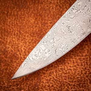 Couteau à éplucher ambidextre moderne, éco-responsable, fait main, en acier Damas, avec lame de 3,5 cm, manche en bois de rose et étui en cuir - Product Image 3