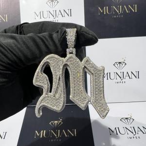Pendentif Hip Hop de Luxe Certifié IGI MUNJANI IMPEX, Diamant Rond Taille Brillant, Bijou Homme Lettre pour Soirées et Occasions Spéciales - Product Image 4