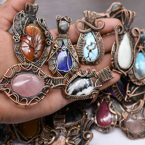Lot de pendentifs vintage faits à la main en fil de cuivre avec pierres précieuses mélangées - Product Image 1