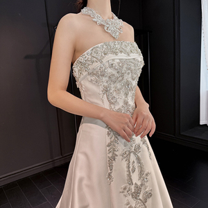 Robe de mariée bustier en tulle style princesse avec appliques en dentelle, traîne cathédrale, longueur ras du sol, style classique - Product Image 1