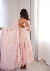 Robe Anarkali en Faux Georgette Lourde Brodé, Ensemble Pantalon et Dupatta Rembourré pour Soirée, Tenue de Cérémonie pour Femme, Broderie Filée de Créateur, Infroissable - Product Image 3